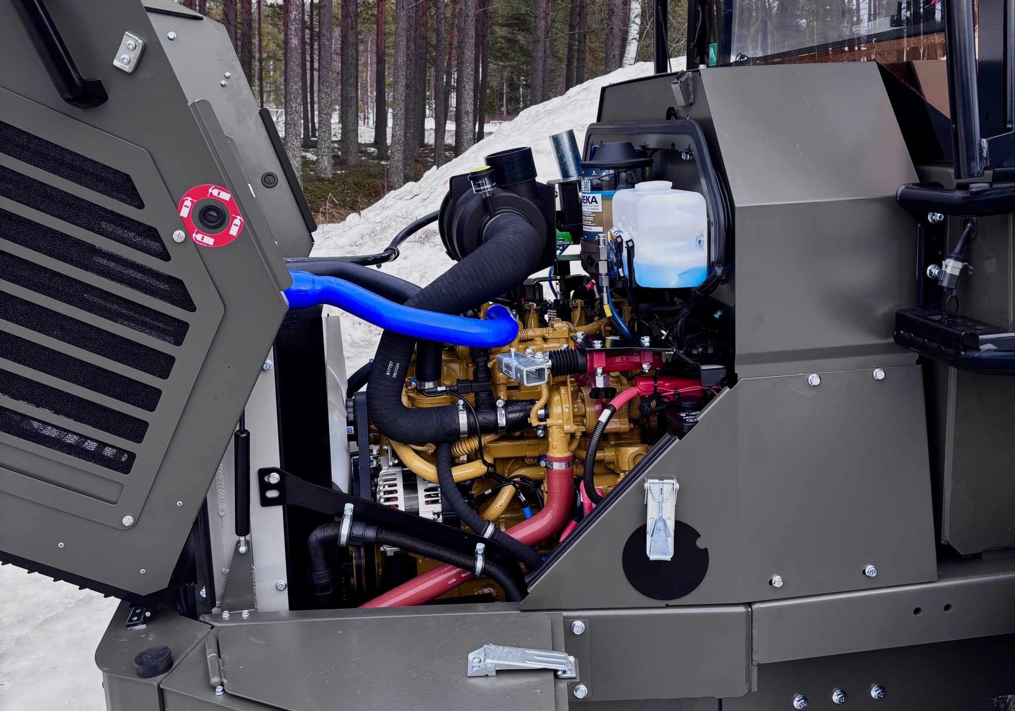 3. Engine and transmission scaled aspect ratio 1000 700 3. Engine and transmission scaled aspect ratio 1000 700