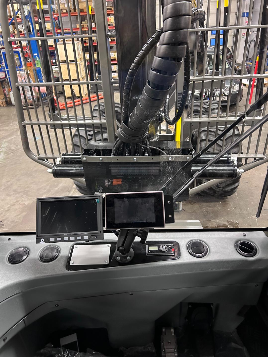 Vimek 8702 inside 2[1]